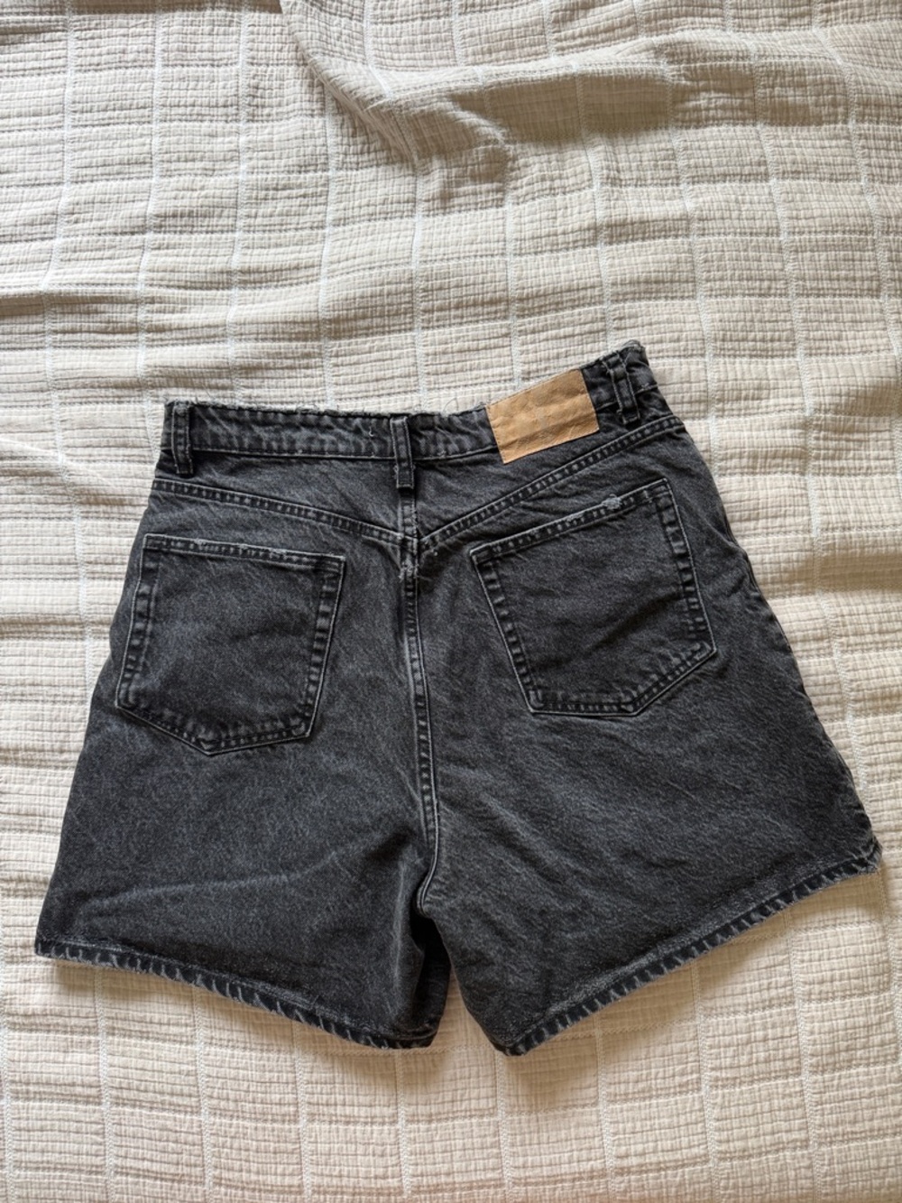 Zara Washed Black High-Rise Denim Shorts - Picture 5 of 5